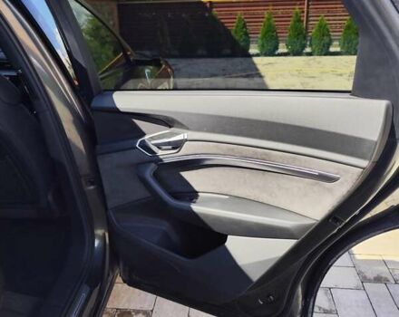 Ауди E-Tron, объемом двигателя 0 л и пробегом 97 тыс. км за 39000 $, фото 12 на Automoto.ua