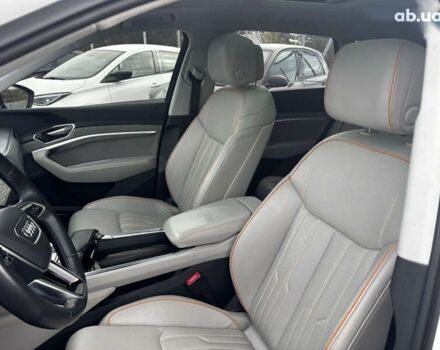 Ауди E-Tron, объемом двигателя 0 л и пробегом 101 тыс. км за 38500 $, фото 14 на Automoto.ua