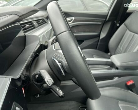 Ауди E-Tron, объемом двигателя 0 л и пробегом 42 тыс. км за 74120 $, фото 4 на Automoto.ua