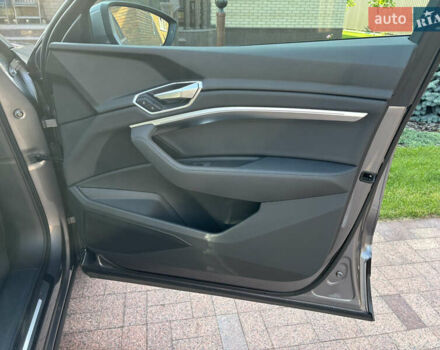 Ауди E-Tron, объемом двигателя 0 л и пробегом 40 тыс. км за 35000 $, фото 14 на Automoto.ua