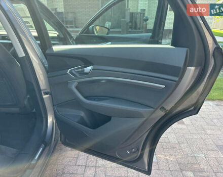 Ауди E-Tron, объемом двигателя 0 л и пробегом 40 тыс. км за 35000 $, фото 15 на Automoto.ua