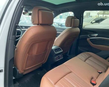 Ауди E-Tron, объемом двигателя 0 л и пробегом 82 тыс. км за 32900 $, фото 19 на Automoto.ua