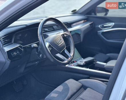 Ауді E-Tron, об'ємом двигуна 0 л та пробігом 39 тис. км за 47800 $, фото 23 на Automoto.ua