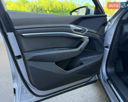 Ауді E-Tron, об'ємом двигуна 0 л та пробігом 35 тис. км за 29999 $, фото 17 на Automoto.ua