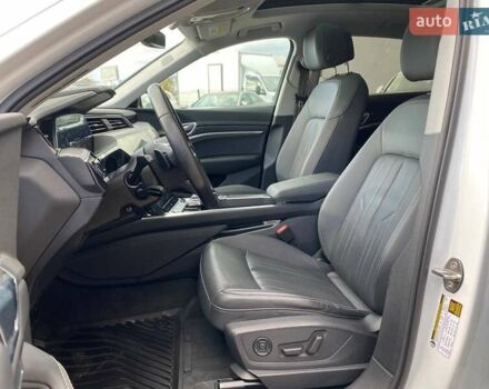 Ауди E-Tron, объемом двигателя 0 л и пробегом 81 тыс. км за 35900 $, фото 20 на Automoto.ua