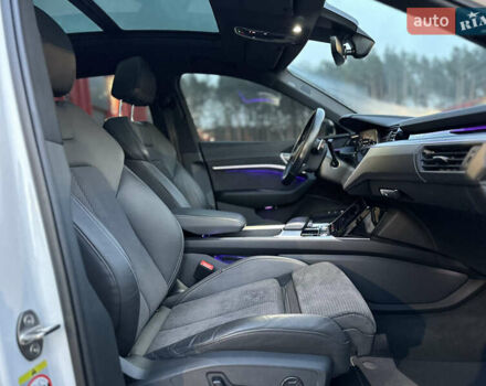 Ауді E-Tron, об'ємом двигуна 0 л та пробігом 39 тис. км за 47800 $, фото 27 на Automoto.ua
