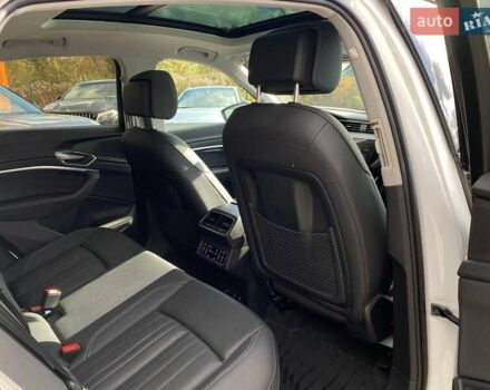 Ауди E-Tron, объемом двигателя 0 л и пробегом 81 тыс. км за 35900 $, фото 26 на Automoto.ua