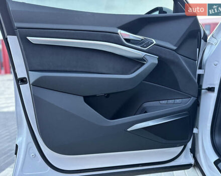 Ауді E-Tron, об'ємом двигуна 0 л та пробігом 39 тис. км за 47800 $, фото 21 на Automoto.ua