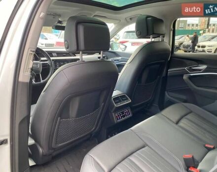 Ауди E-Tron, объемом двигателя 0 л и пробегом 81 тыс. км за 35900 $, фото 23 на Automoto.ua