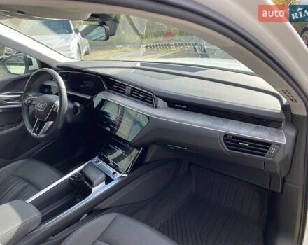 Ауди E-Tron, объемом двигателя 0 л и пробегом 81 тыс. км за 35900 $, фото 9 на Automoto.ua