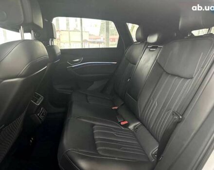 Ауди E-Tron, объемом двигателя 0 л и пробегом 20 тыс. км за 44490 $, фото 20 на Automoto.ua