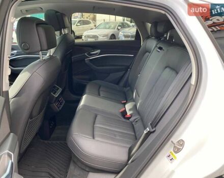 Ауди E-Tron, объемом двигателя 0 л и пробегом 81 тыс. км за 35900 $, фото 22 на Automoto.ua