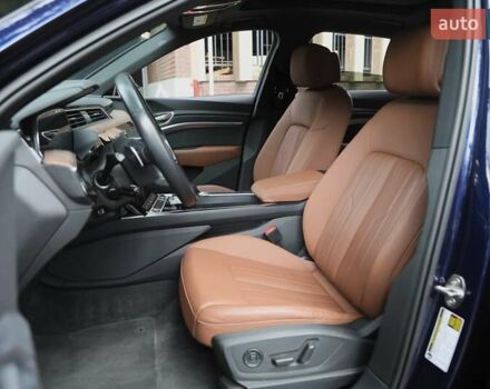 Ауди E-Tron, объемом двигателя 0 л и пробегом 64 тыс. км за 39500 $, фото 10 на Automoto.ua