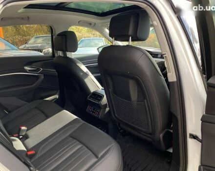 Ауди E-Tron, объемом двигателя 0 л и пробегом 81 тыс. км за 35900 $, фото 26 на Automoto.ua