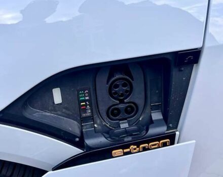 Ауди E-Tron, объемом двигателя 0 л и пробегом 8 тыс. км за 55000 $, фото 28 на Automoto.ua