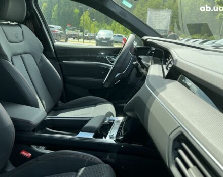 Ауді E-Tron, об'ємом двигуна 0 л та пробігом 1 тис. км за 104768 $, фото 4 на Automoto.ua