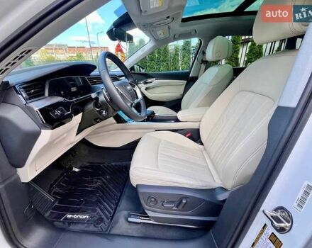 Ауди E-Tron, объемом двигателя 0 л и пробегом 8 тыс. км за 55000 $, фото 12 на Automoto.ua