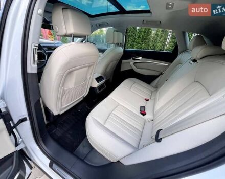 Ауди E-Tron, объемом двигателя 0 л и пробегом 8 тыс. км за 55000 $, фото 22 на Automoto.ua