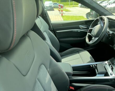 Ауді E-Tron, об'ємом двигуна 0 л та пробігом 1 тис. км за 104768 $, фото 6 на Automoto.ua