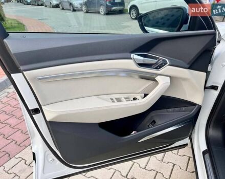 Ауди E-Tron, объемом двигателя 0 л и пробегом 8 тыс. км за 55000 $, фото 14 на Automoto.ua