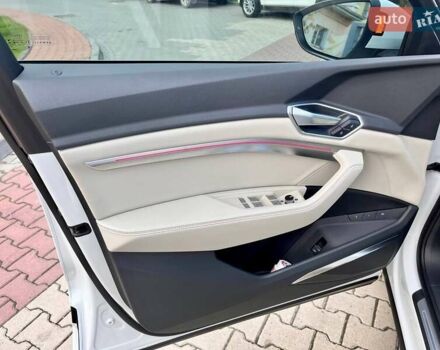 Ауди E-Tron, объемом двигателя 0 л и пробегом 8 тыс. км за 55000 $, фото 18 на Automoto.ua