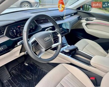 Ауди E-Tron, объемом двигателя 0 л и пробегом 8 тыс. км за 55000 $, фото 15 на Automoto.ua