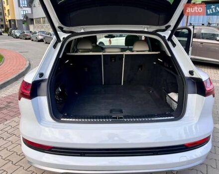 Ауди E-Tron, объемом двигателя 0 л и пробегом 8 тыс. км за 55000 $, фото 4 на Automoto.ua