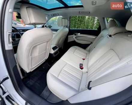 Ауди E-Tron, объемом двигателя 0 л и пробегом 8 тыс. км за 55000 $, фото 20 на Automoto.ua