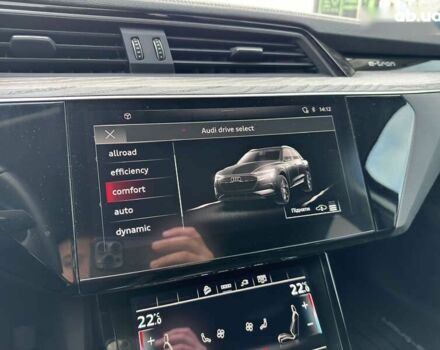 Ауди E-Tron, объемом двигателя 0 л и пробегом 1 тыс. км за 45000 $, фото 13 на Automoto.ua