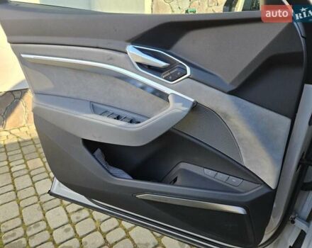 Желтый Ауди E-Tron, объемом двигателя 0 л и пробегом 49 тыс. км за 41500 $, фото 12 на Automoto.ua