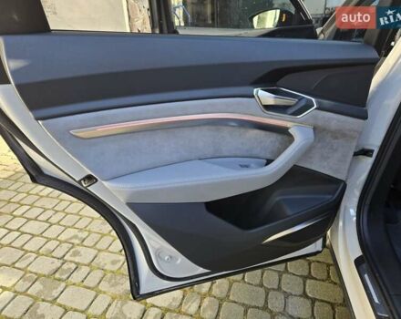 Желтый Ауди E-Tron, объемом двигателя 0 л и пробегом 49 тыс. км за 41500 $, фото 7 на Automoto.ua