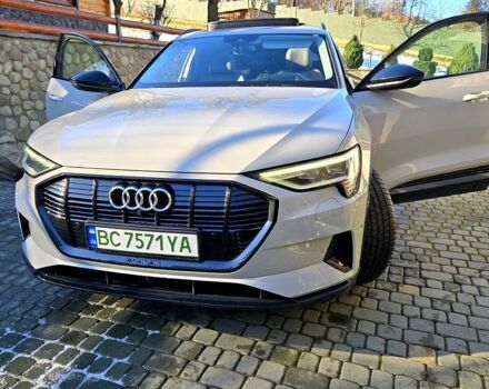 Желтый Ауди E-Tron, объемом двигателя 0 л и пробегом 49 тыс. км за 41500 $, фото 1 на Automoto.ua