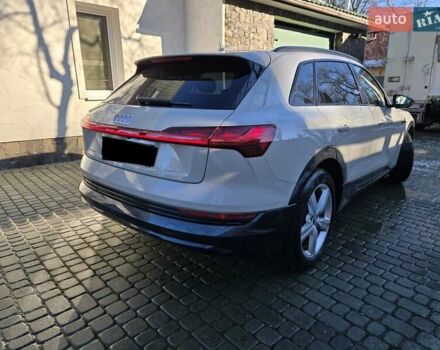Желтый Ауди E-Tron, объемом двигателя 0 л и пробегом 49 тыс. км за 41500 $, фото 3 на Automoto.ua