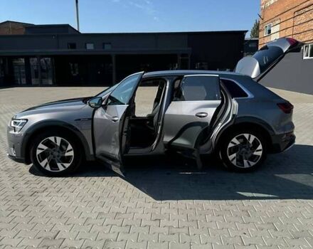 Серый Ауди E-Tron, объемом двигателя 0 л и пробегом 141 тыс. км за 27900 $, фото 4 на Automoto.ua