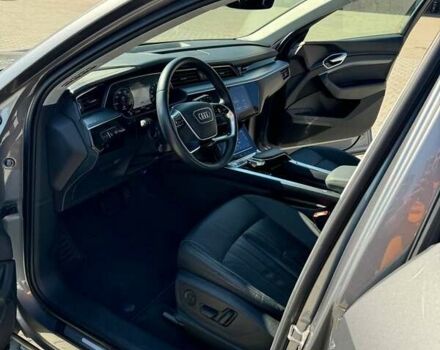 Серый Ауди E-Tron, объемом двигателя 0 л и пробегом 141 тыс. км за 27900 $, фото 70 на Automoto.ua