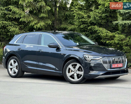 Серый Ауди E-Tron, объемом двигателя 0 л и пробегом 97 тыс. км за 30700 $, фото 3 на Automoto.ua