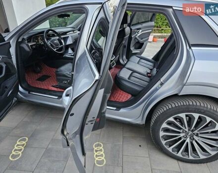 Серый Ауди E-Tron, объемом двигателя 0 л и пробегом 121 тыс. км за 27700 $, фото 28 на Automoto.ua