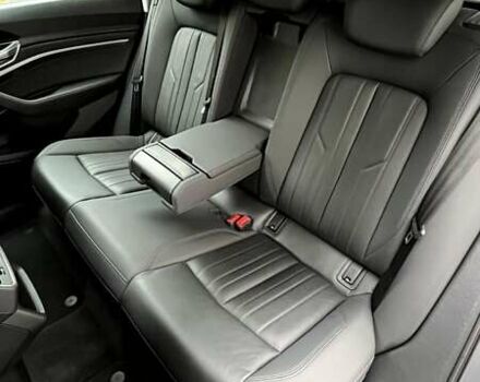 Серый Ауди E-Tron, объемом двигателя 0 л и пробегом 122 тыс. км за 27500 $, фото 22 на Automoto.ua