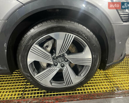 Серый Ауди E-Tron, объемом двигателя 0 л и пробегом 63 тыс. км за 39500 $, фото 3 на Automoto.ua