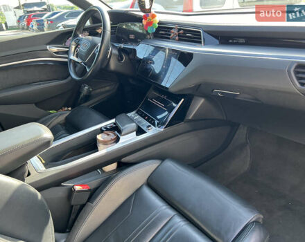 Серый Ауди E-Tron, объемом двигателя 0 л и пробегом 100 тыс. км за 35000 $, фото 2 на Automoto.ua