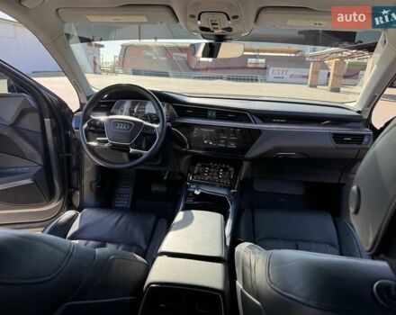 Серый Ауди E-Tron, объемом двигателя 0 л и пробегом 68 тыс. км за 31500 $, фото 10 на Automoto.ua
