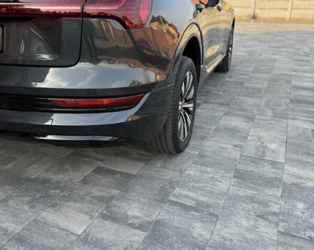 Серый Ауди E-Tron, объемом двигателя 0 л и пробегом 103 тыс. км за 31500 $, фото 7 на Automoto.ua
