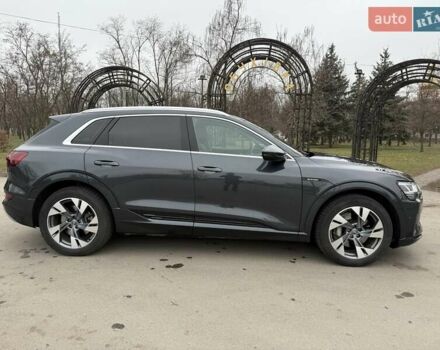 Сірий Ауді E-Tron, об'ємом двигуна 0 л та пробігом 84 тис. км за 26999 $, фото 3 на Automoto.ua