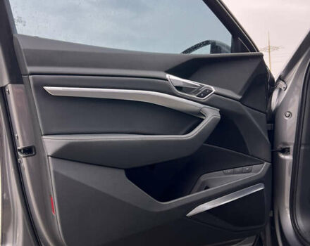 Ауди E-Tron 2019 в Снятине на Automoto.ua Серый Ауди E-Tron, объемом двигателя 0 л и пробегом 95 тыс. км за 28100 $, фото 16 на Automoto.ua