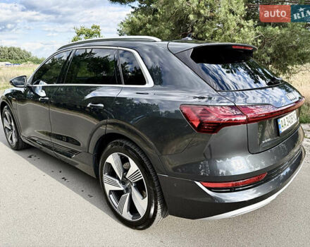 Серый Ауди E-Tron, объемом двигателя 0 л и пробегом 126 тыс. км за 29200 $, фото 4 на Automoto.ua