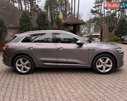 Серый Ауди E-Tron, объемом двигателя 0 л и пробегом 86 тыс. км за 31000 $, фото 30 на Automoto.ua