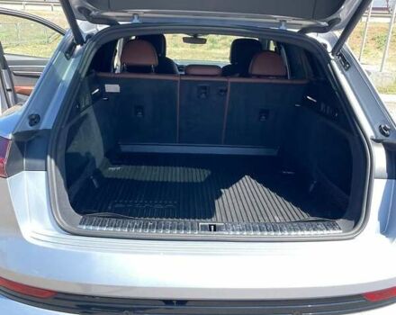 Серый Ауди E-Tron, объемом двигателя 0 л и пробегом 97 тыс. км за 34500 $, фото 12 на Automoto.ua