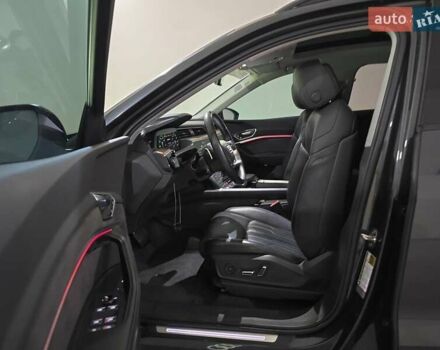 Серый Ауди E-Tron, объемом двигателя 0 л и пробегом 800 тыс. км за 26200 $, фото 6 на Automoto.ua