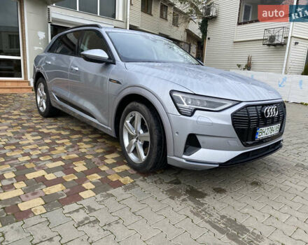 Сірий Ауді E-Tron, об'ємом двигуна 0 л та пробігом 66 тис. км за 27600 $, фото 2 на Automoto.ua