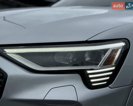 Сірий Ауді E-Tron, об'ємом двигуна 0 л та пробігом 69 тис. км за 32500 $, фото 5 на Automoto.ua